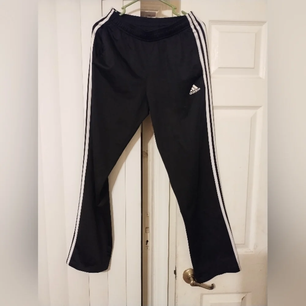 Adidas Men's Essentials Tracksuit Pants Size Small. Very Comfortable